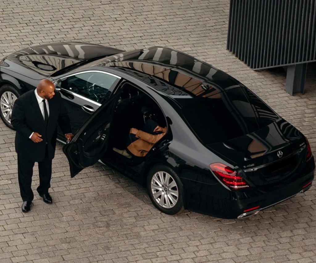 Diplomatic & Government Transportation 16 Royal Executive Limo