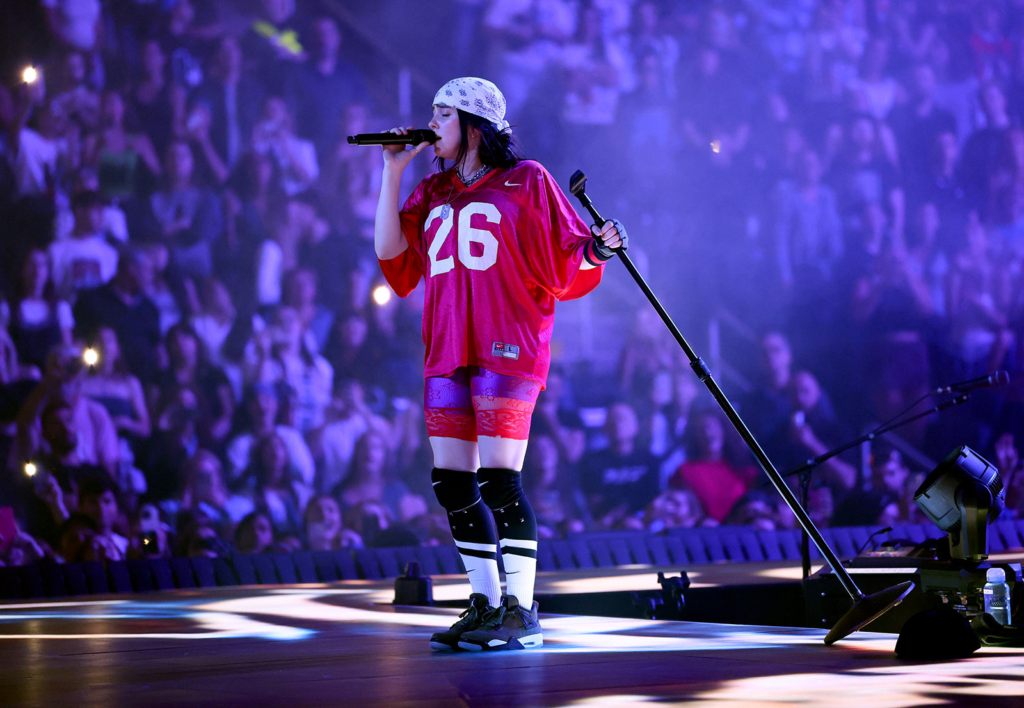 How Do Groups Travel Best to Billie Eilish’s Miami Shows? REL Has the Answer 2 image 12